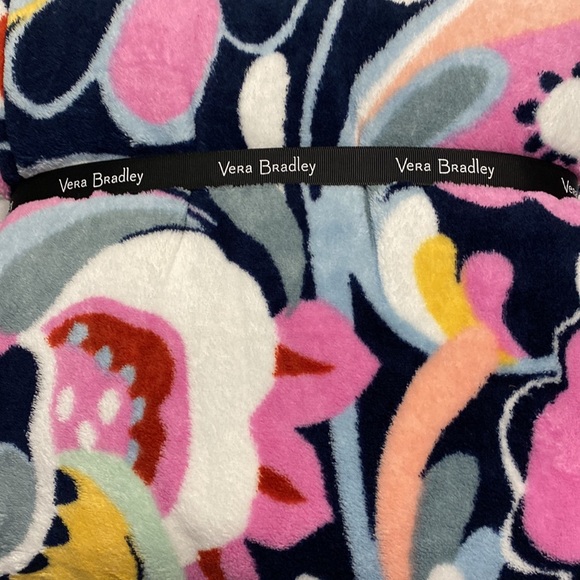 NWT! Vera Bradley throw blanket - Picture 6 of 9